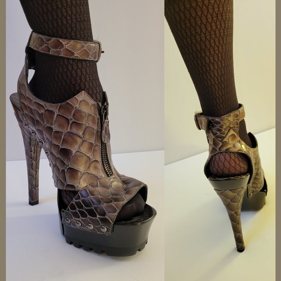 Donna Karan New York Silver Crocodile Heels - Picture 2 of 6